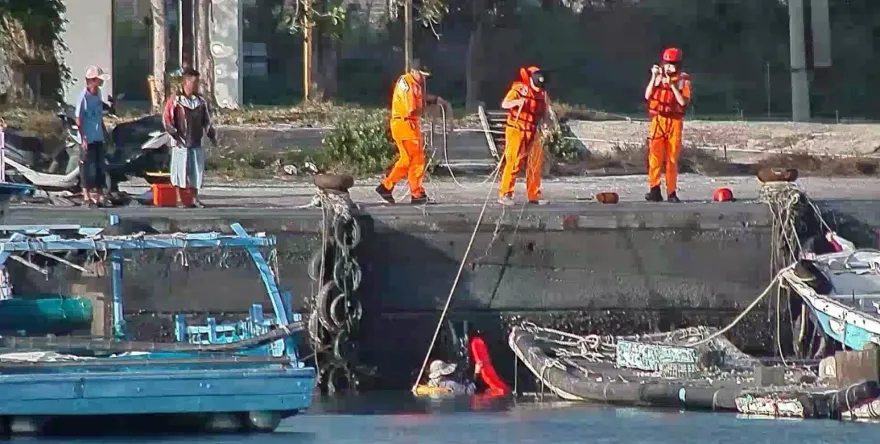 小犬颱風/民眾箔子寮漁港散步遭強風吹落海　海巡急衝現場成功救援