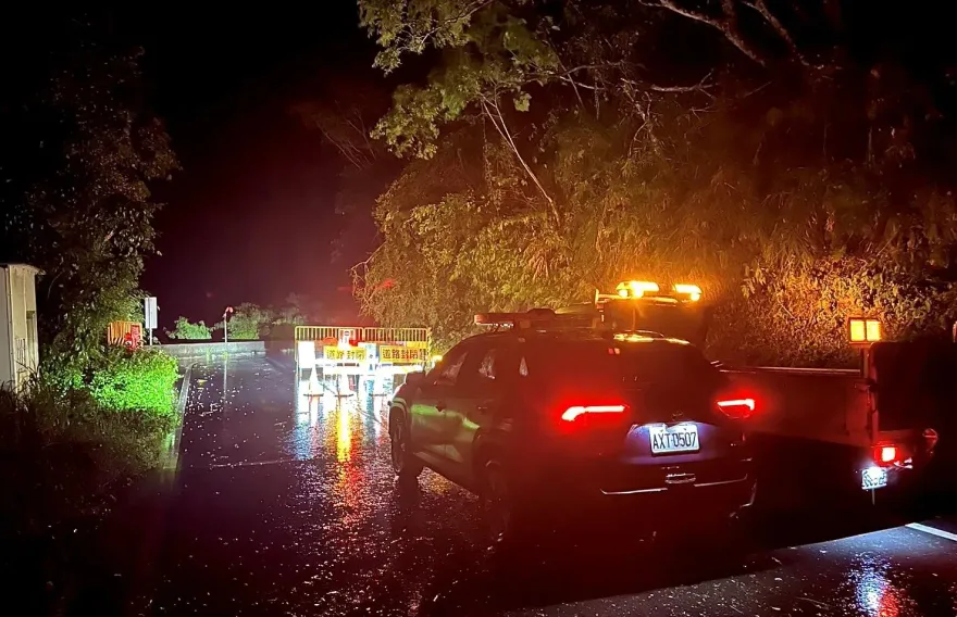 快訊/小犬颱風越晚風雨越強　台11甲線光豐公路預警性封路