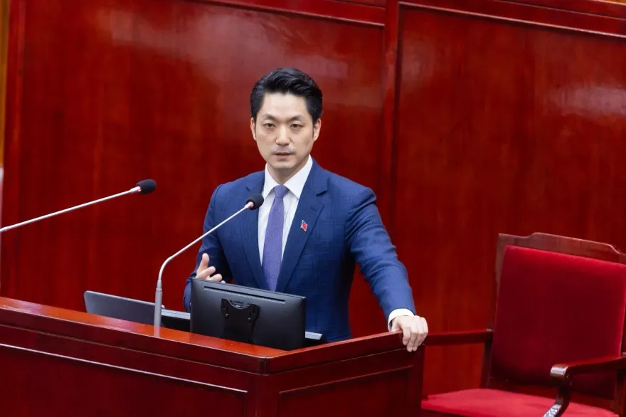 薛瑞元遭打爆臉！護高端酸增購疫苗「浪費公帑？」　北市府：坐領公帑無視民意