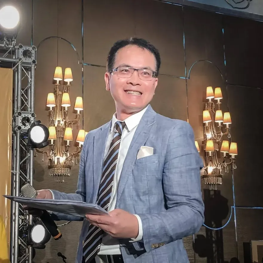 鄭弘儀親吐「疑罹咽喉癌」！吞嚥困難就醫才知是壓力太大患「焦慮症」