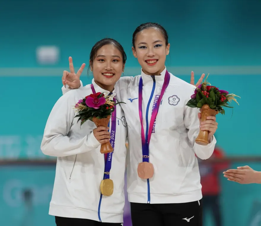 杭州亞運/中華第18金！女子花式溜冰洪筱晴、張緻如包攬金、銅牌