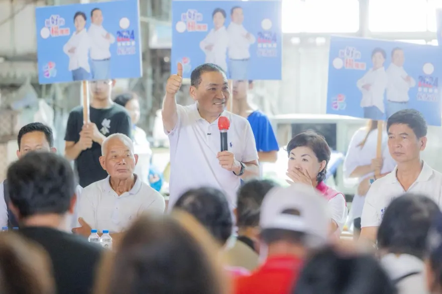 侯友宜拜訪后里農民　提出農漁子女助學金不排富
