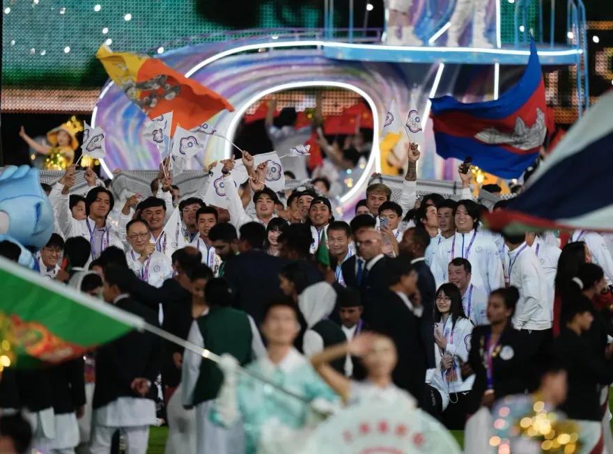 杭州亞運/火炬交給日本！閉幕式營造嘉年華氛圍　中華隊第19金谷筱霜掌旗