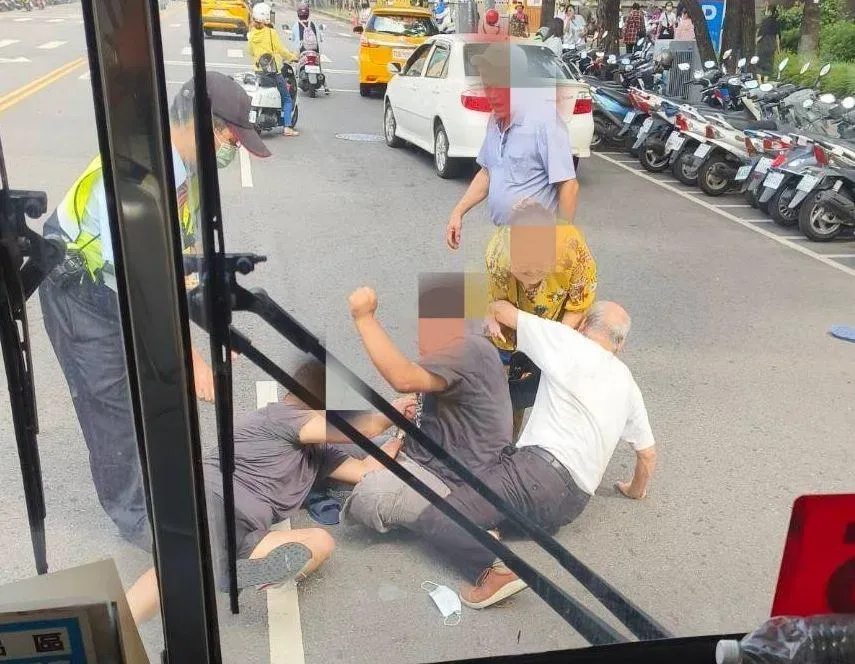 影/行車糾紛變死劫！7旬翁排解突遭痛扁「3天後猝死」　男重傷害致死罪送辦
