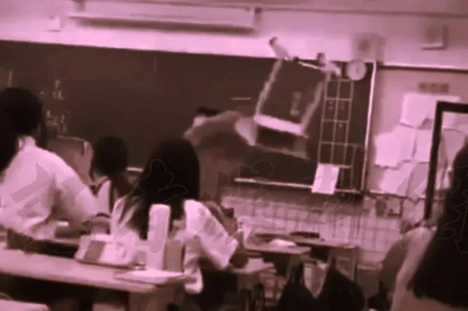 新北校園傳暴力！師上課收手機太晚發回　高職生怒摔桌椅爆打2同學