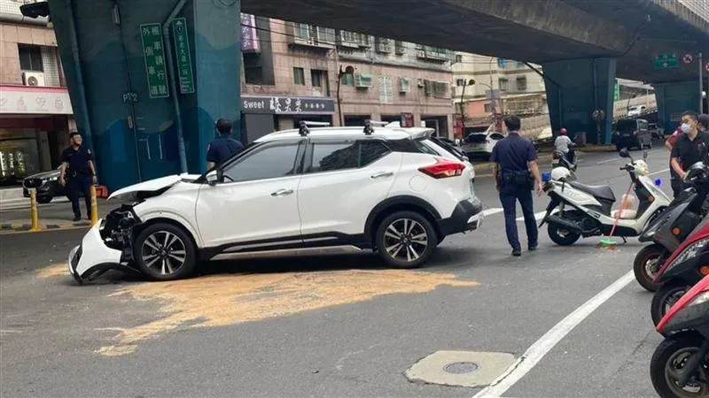 未禮讓直行車！三重75歲翁駕駛休旅車貨車對撞貨車釀5傷