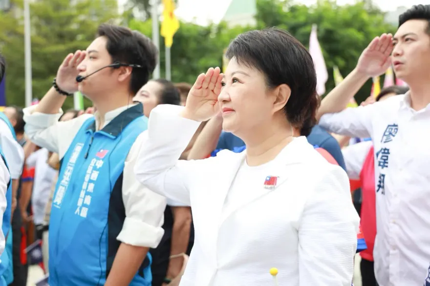 全國最大國旗現身！台中2萬人慶雙十   盧秀燕許3願望：為國家慶生
