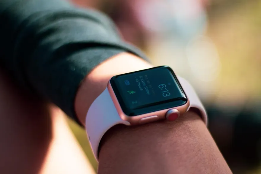 Apple Watch碰水連壞4次！游泳後手錶「直接死機」　他氣炸：耐用在哪？