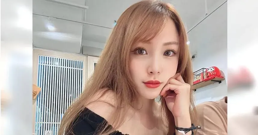好想擁抱國旗！2辣妹穿「國旗比基尼」慶雙十