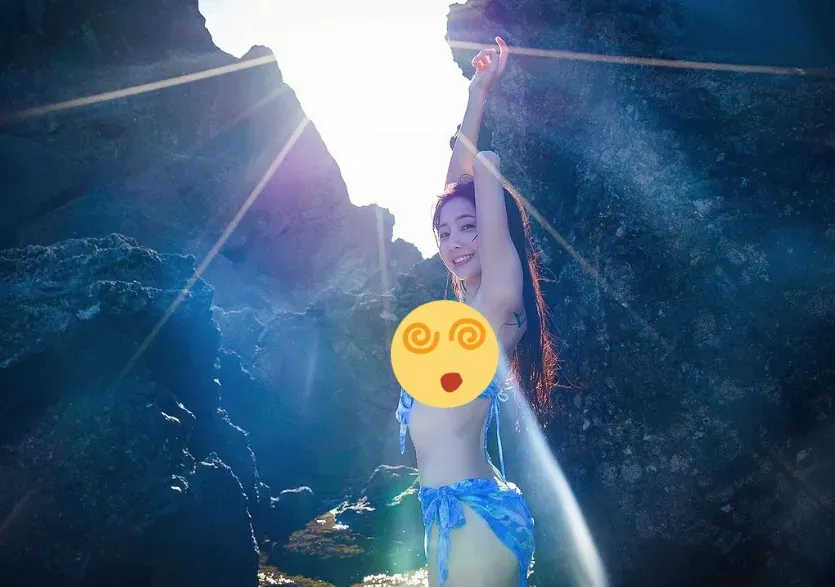太犯規！慈妹「無肩帶比基尼」上身　雙手一抬險洩春光…網暴動：我沒了