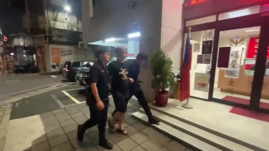 影/新莊情侶談判破局！女方友人持刀捅前男友屁股被逮
