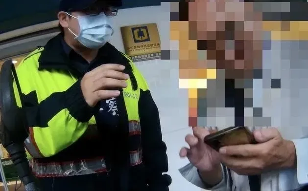 影/誤信假投資詐騙臨櫃匯款　警及時阻止阿北匯百萬現金