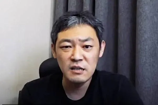 快訊/曾抹黑韓藝瑟被告！名嘴金龍浩驚傳輕生…陳屍旅館4F現場封鎖中