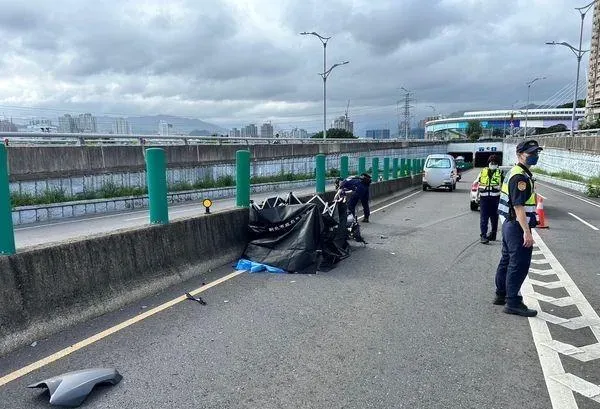 快訊/疑似過勞釀禍！33歲保全下班逆向行駛　慘遭無照男撞死