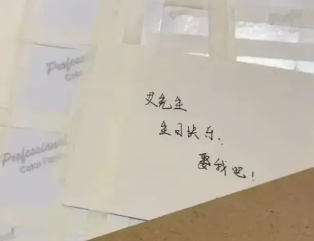 男子翻出前女友贈送的相框　意外發現裡頭藏「10字紙條」超感慨