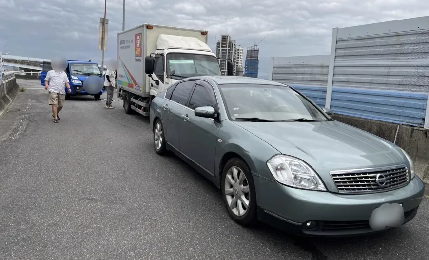 快訊/新北華江橋3車追撞車禍　肇事駕駛雙腿夾困受傷送醫