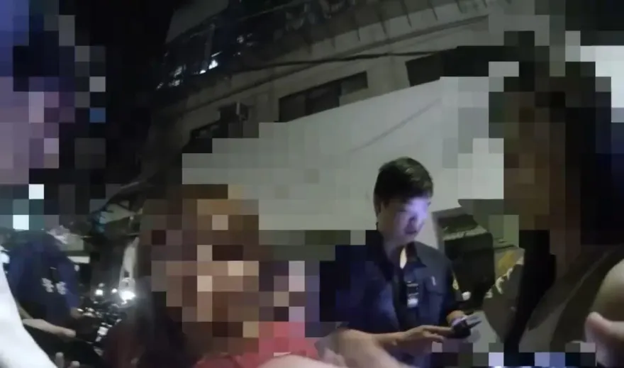 影/新北板橋暗夜6男女打群架　警查扣武士刀與毒品