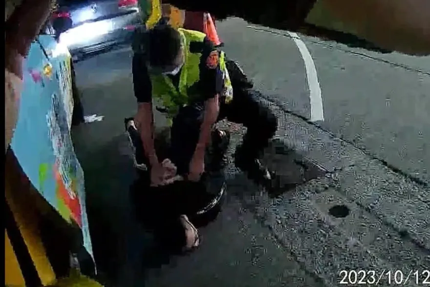 影/22歲男欠百萬賭債！搭火車到彰化搶銀樓　轉小黃逃逸栽了
