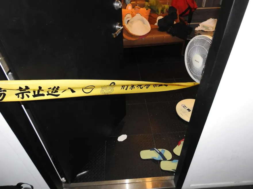 快訊/開門驚見無業男友「陳屍浴室」　18歲女友嚇壞報警...死因待查