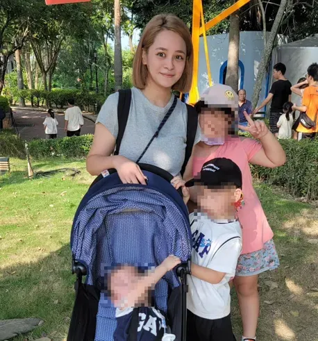 壞透！嫩媽出遊求P掉路人、外甥女　釣出網友狂惡搞...崩壞照流出