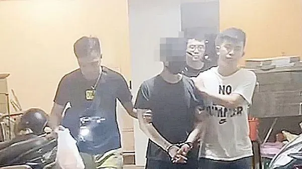 身揹7條通緝罪！狂男持爆裂物跟警對峙3hr　再依3罪嫌起訴