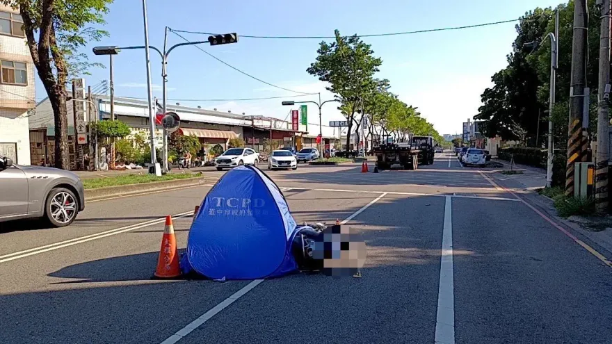 台中死亡車禍！他騎摩托車擦撞卡打車　摔外側車道慘遭聯結車輾斃