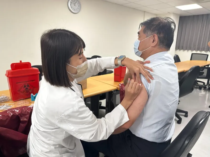 流感來勢洶洶！1類人公費流感疫苗開打　醫曝接種後「2症狀」別緊張