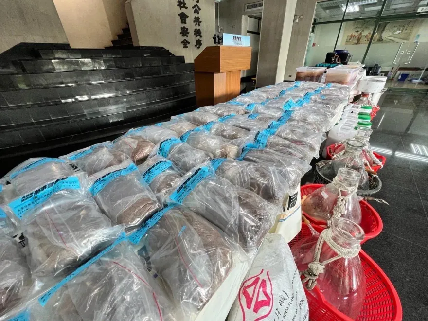 影/攔下2.5億毒品！警搗埔里工廠「颱風天仍趕工」　安毒原料分藏中和跟屏東
