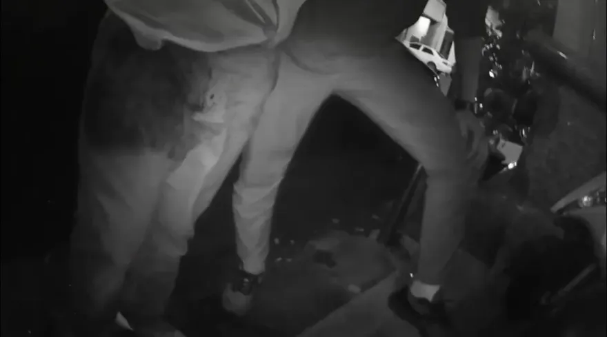 影/嚇到尿褲子！高雄18歲車手面交想騙20萬　警突現身嚇壞他