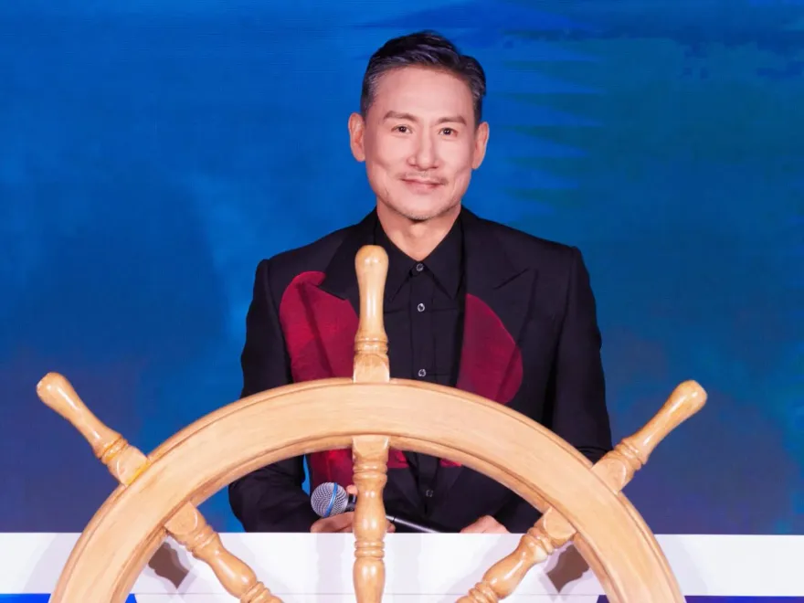驚傳「人疊人」意外！張學友親民打招呼掀暴動…憂問：有沒有事