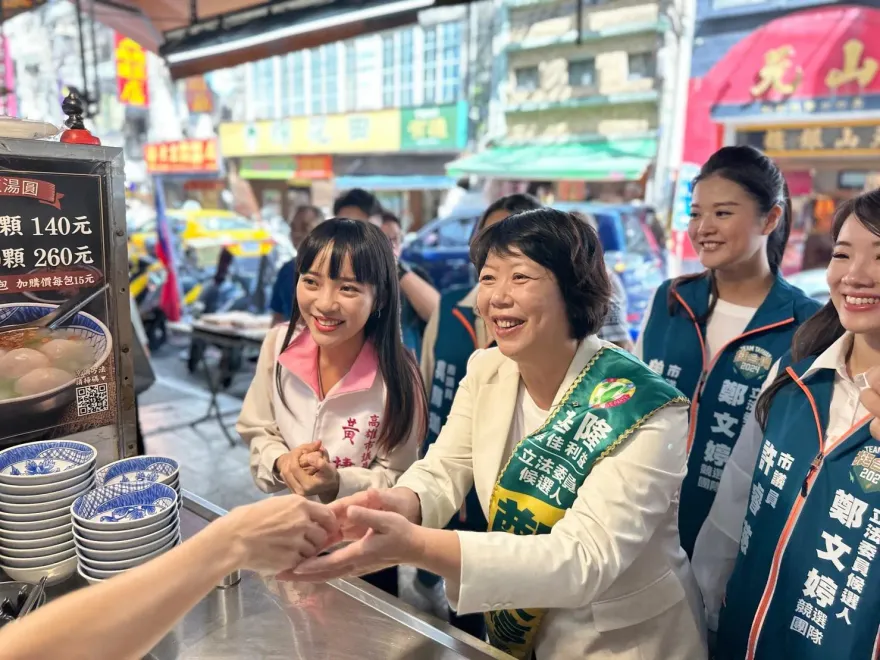高雄市議員黃捷北上基隆助掃街爭選票　鄭文婷：感謝情義相挺