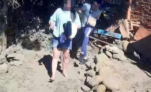 引蛇出洞！通緝犯逃逸「拎鞋輕聲閃」　便衣警守後門輕鬆抓人