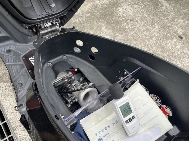 吵死人！桃園炸街車衝到91分貝　進氣系統竟改裝在置物箱