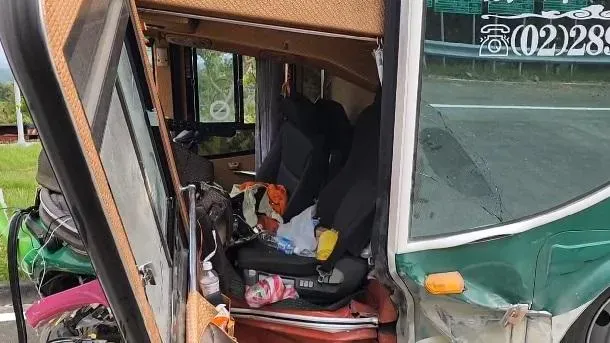 獨家/遊覽車撞汽車「員旅帶走4條命」！　投保、檢驗資料曝…車齡11年