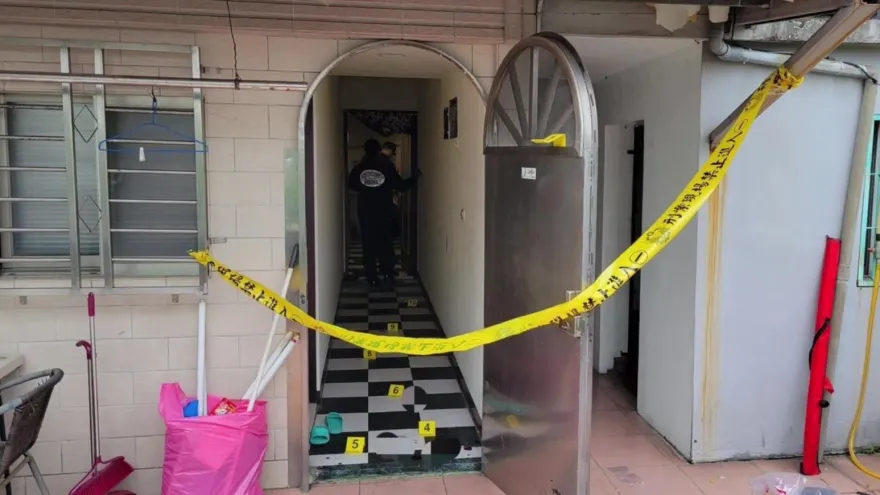影/疑毒品糾紛！板橋2男酒後持刀互捅　臟器外露1死1傷