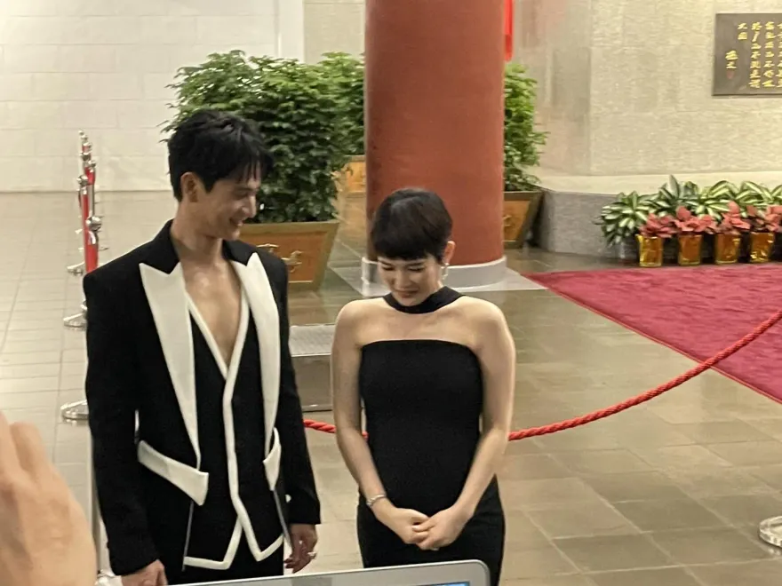 金鐘獎/劉冠廷一家三口首次「現身」！孫可芳曝孕程辛苦「記者會前掛急診」
