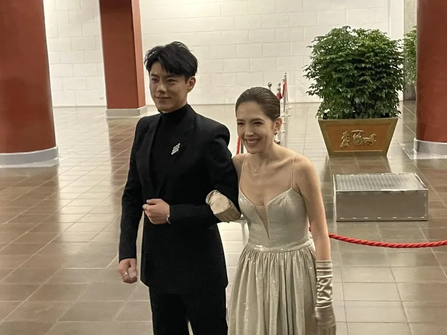 金鐘獎/許瑋甯氣質現身搶「視后」　吐邱澤態度：一切盡在不言中
