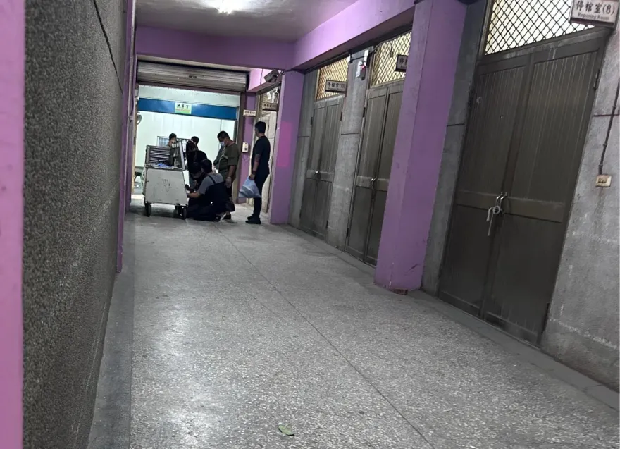 快訊/竹科員工旅遊母子遇死劫　夫跪地現身殯儀館哽咽向妻兒道別