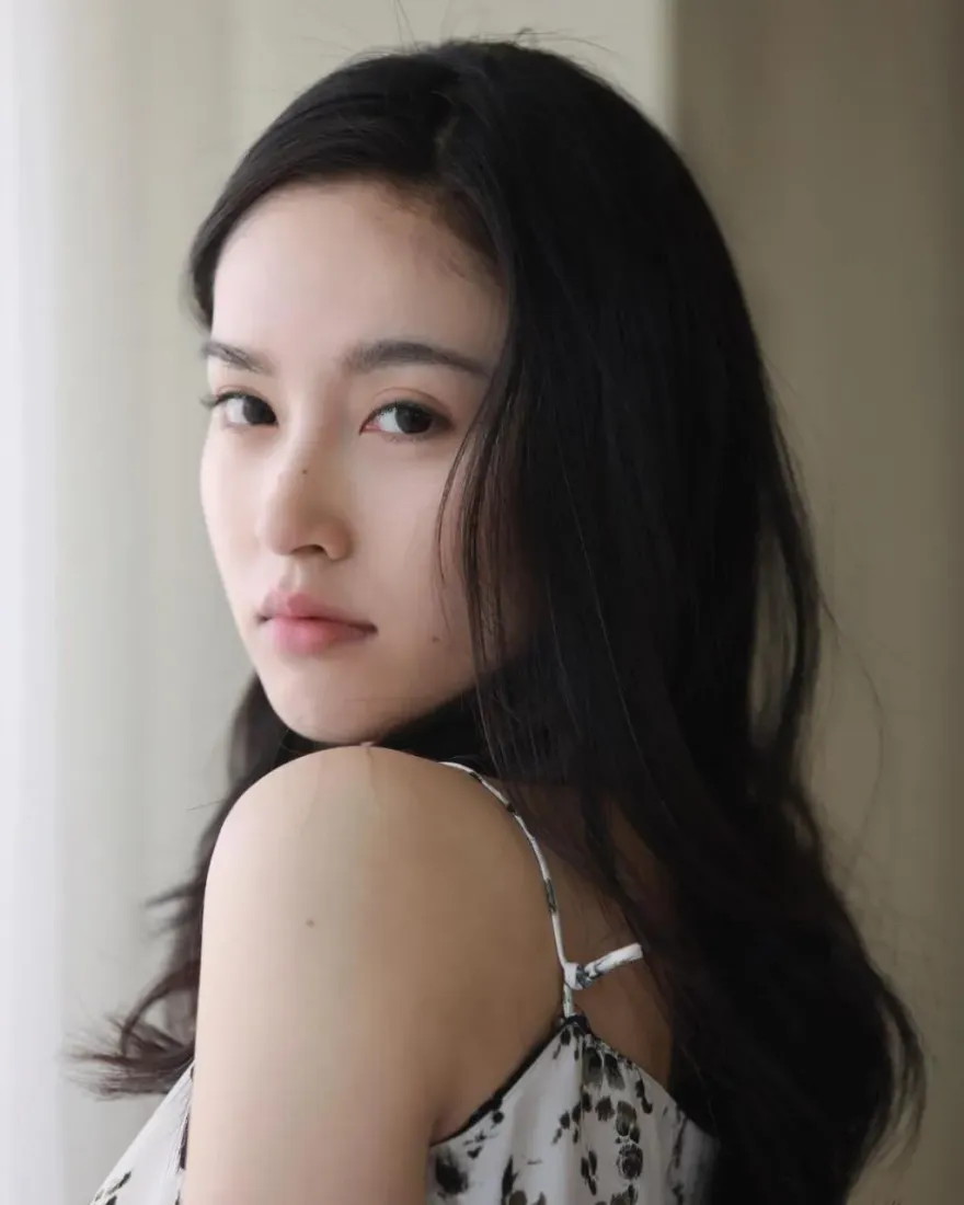 泰國最美變性人Poyd與新婚老公周遊列國　貼素顏依偎合照女人味越見濃烈