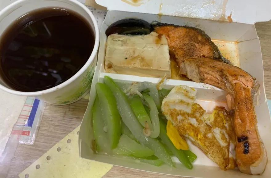 自助餐夾4菜1湯220元！她PO照喊「好貴」　被譏吃米不知米價