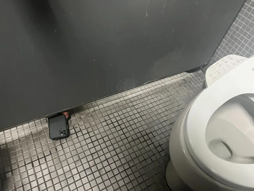 科技始終來自於劣根性？竹科工程師想抒壓竟拿手機拍女同事上廁所　累積3人受害
