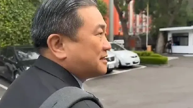 影/趙天麟出軌陸女道歉記者會2分鐘快閃　王定宇被問「怎麼看」這樣回應