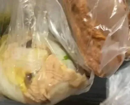 台中菜市場素食「6菜726元」連湯一起秤　妹子反映遭嗆「妳只會端菜」