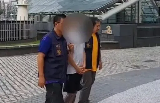 囂張！高雄刺青男持衝鋒槍酒店鬧事　攜玩具槍投案辯稱喝多「覺得好玩」