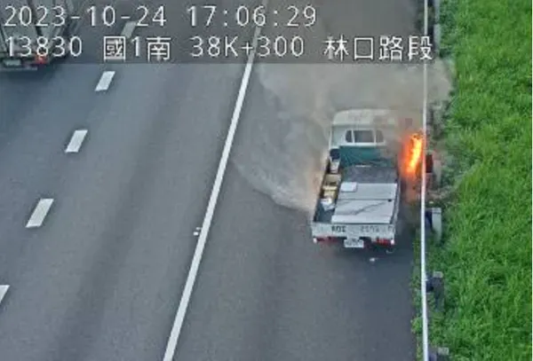 快訊/國1南向林口段火燒車！駕駛急停路肩棄車逃命幸無礙