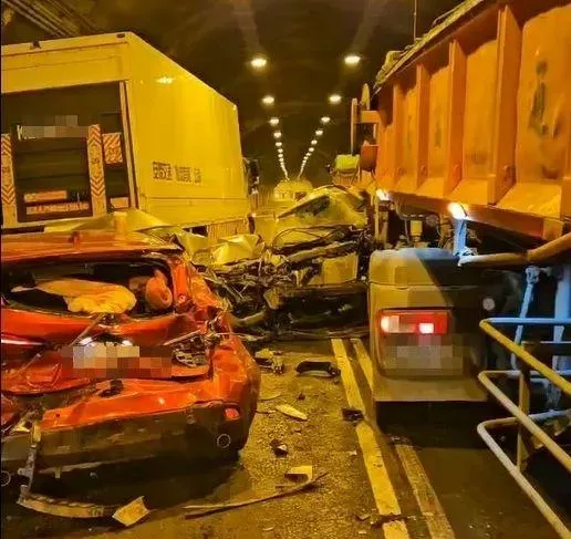 影/爸爸見不到病危媽媽最後一面「先走一步」！新澳隧道車禍罹難者女兒醫院淚崩