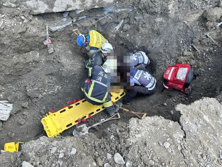 快訊/2工人1遭土堆活埋命危！高雄路竹科學園區工地爆意外