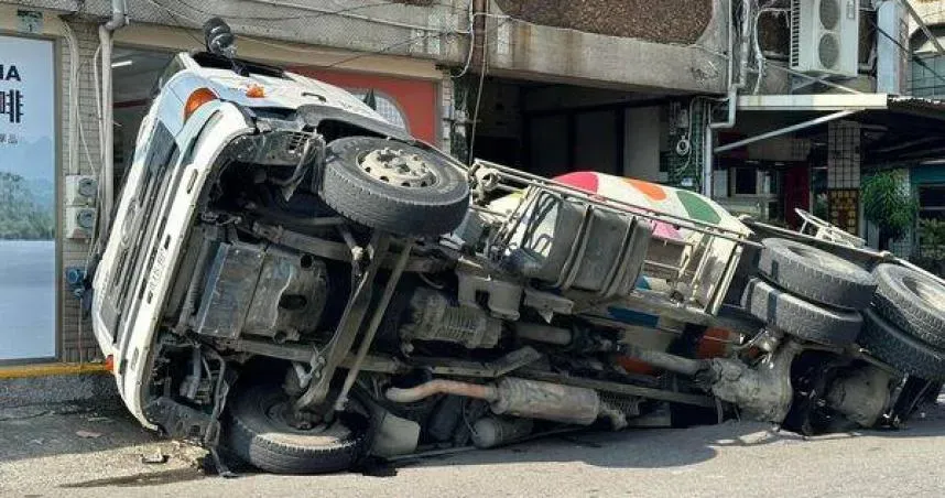 高雄天坑大逆轉！竟是預拌車「超載9.9公噸」害的　市府將求償