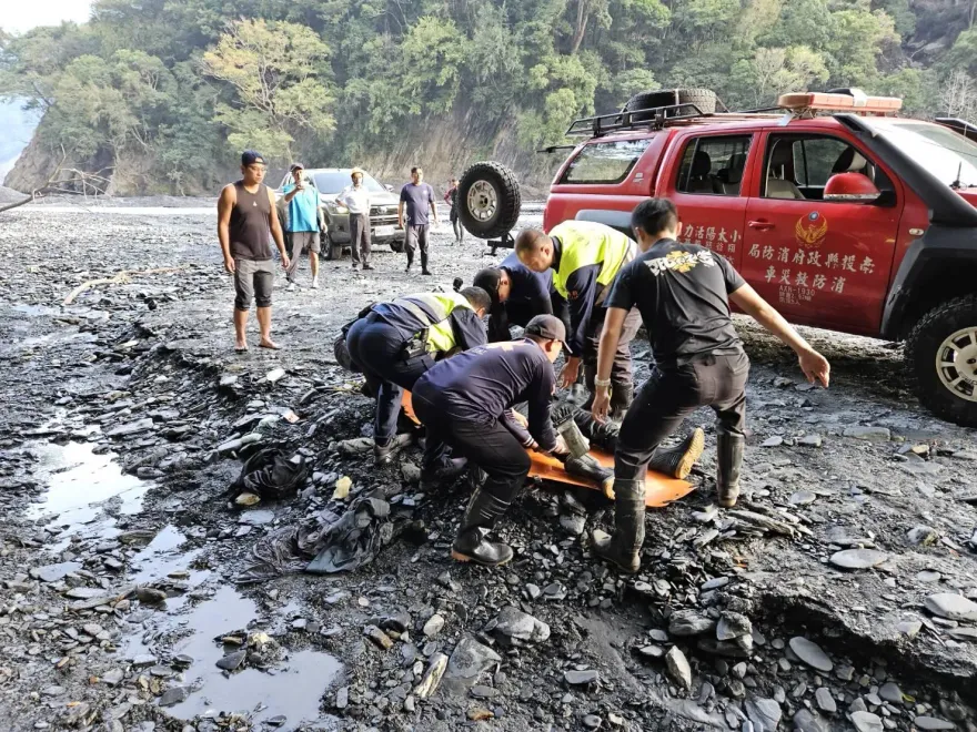 影/奧萬大森林遊樂園撿空拍機意外！發電廠工人「翻越步道」跌落溪床身亡