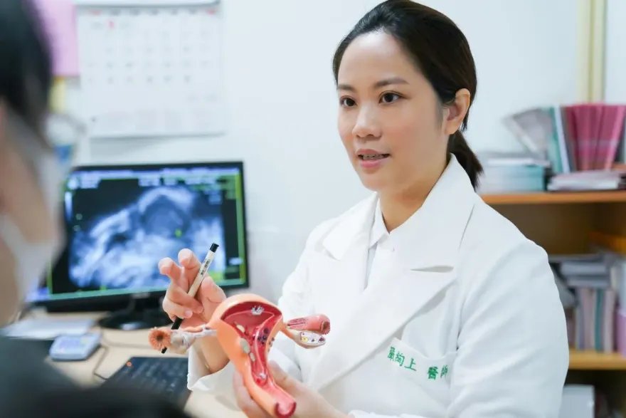 妙齡女月經流20天血！台北慈濟「新式超細子宮鏡冷刀」治癒